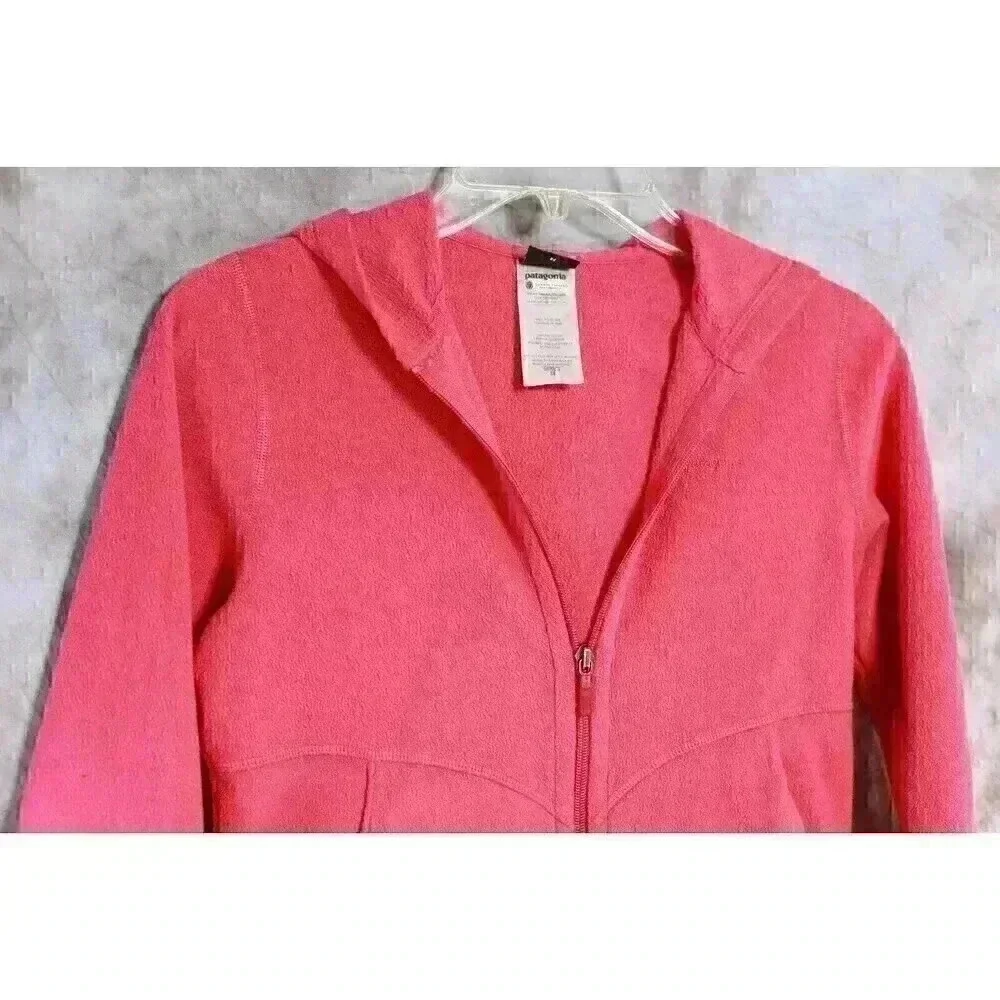 Girls Patagonia Size M Pink lightweight fleece hooded jacket with pockets